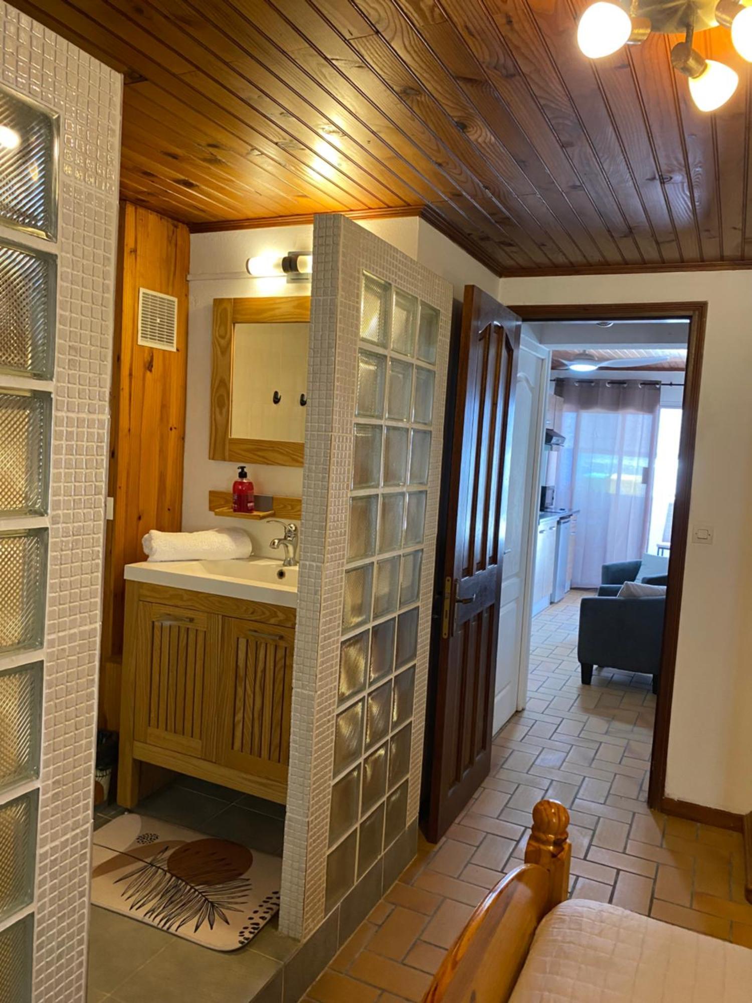 Happy Tropicaloc Apartment Saint Pierre Bagian luar foto